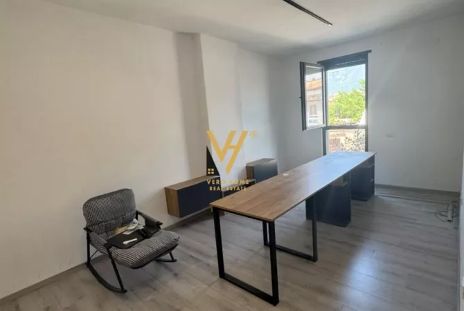 Business Property for Rent 3+1 in Tirana - 350 Euro