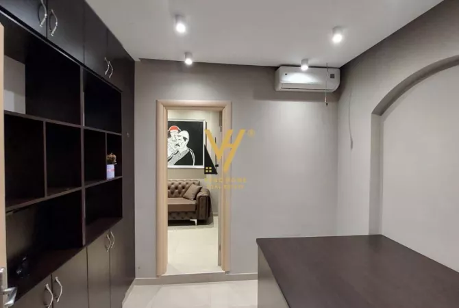 Ambiente Commerciale in Affitto 3+1 a Tirana - 60,000 Leke