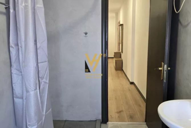 Shtepi ne shitje Apartament ne Tirane, 2+1, Mobilimi E mobiluar, Pagesa 185,000  Euro.