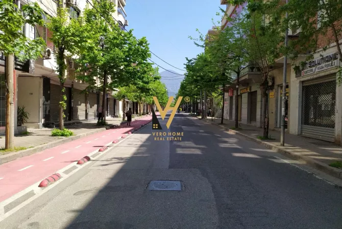 Ambiente Commerciale in Affitto 1+1 a Tirana - 300 Euro