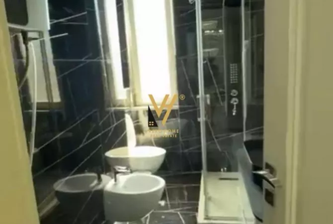 Shtepi me qera Papafingo(kati i catise) ne Tirane, 2+1, Mobilimi E mobiluar, Pagesa 1,100  Euro.