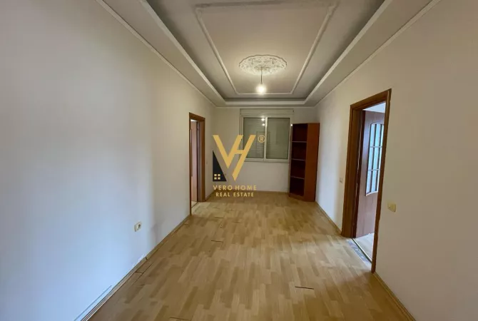 Ambient biznesi me qera 3+1 ne Tirane - 2,500 Euro