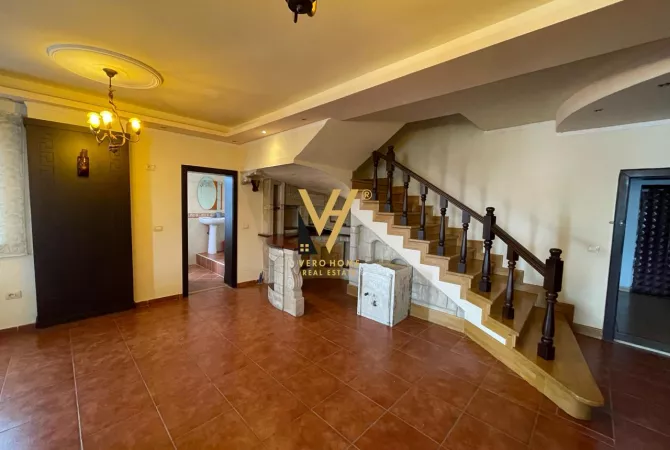 JEPET DUPLEX-ZYRE 300 M2 ME QERA TE KOMUNA E PARISIT 1.500 EURO NETO