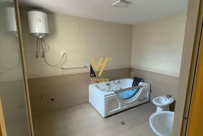 JEPET DUPLEX-ZYRE 300 M2 ME QERA TE KOMUNA E PARISIT 1.500 EURO NETO