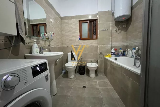 Shtepi ne shitje Apartament ne Tirane, 2+1, Mobilimi E mobiluar, Pagesa 90,000  Euro.