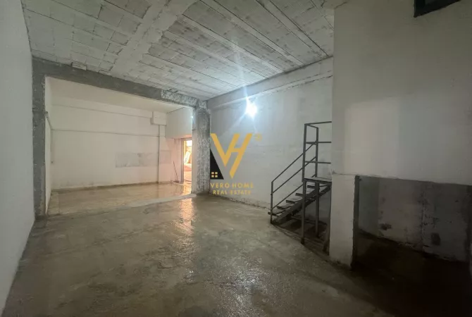 Ambient biznesi me qera 4+1 ne Tirane - 300 Euro
