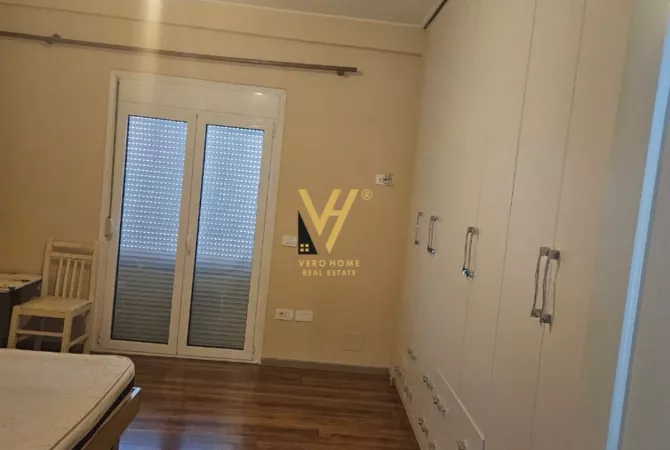 Shtepi me qera Apartament ne Tirane, 3+1, Mobilimi E mobiluar, Pagesa 550  Euro.