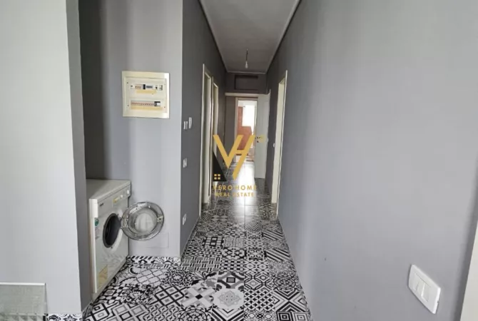 Shtepi me qera Apartament ne Tirane, 3+1, Mobilimi E mobiluar, Pagesa 550  Euro.