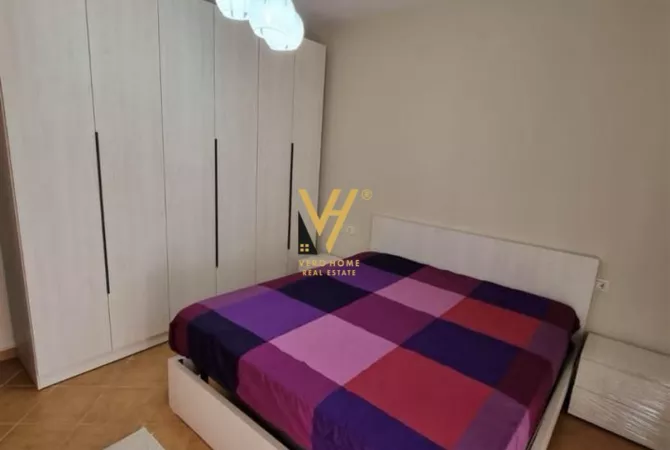 Shtepi me qera Apartament ne Tirane, 2+1, Mobilimi E mobiluar, Pagesa 550  Euro.
