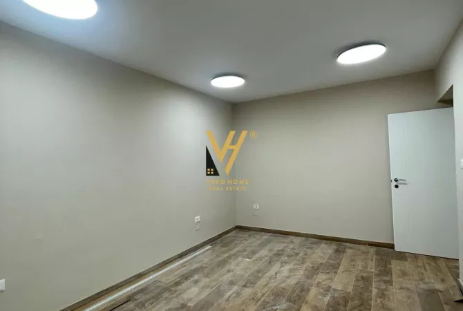 Ambient biznesi me qera 3+1 ne Tirane - 1,200 Euro