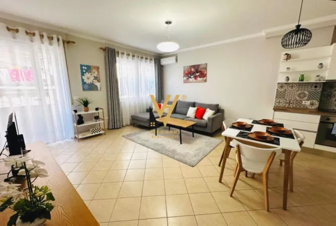 Shtepi me qera Apartament ne Tirane, 1+1, Mobilimi E mobiluar, Pagesa 750  Euro.