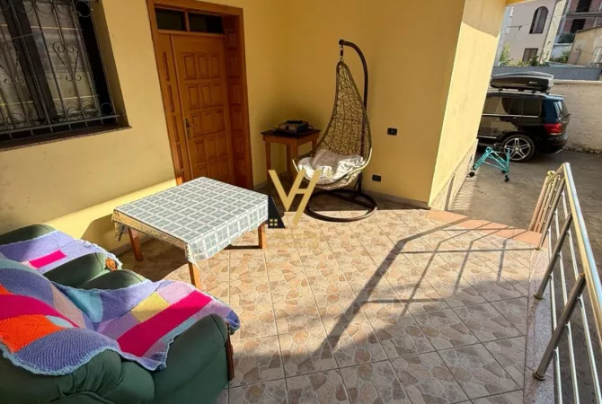 Shtepi me qera Apartament ne Tirane, 2+1, Mobilimi E mobiluar, Pagesa 450  Euro.