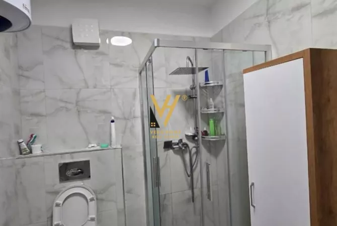 Shtepi ne shitje Apartament ne Tirane, 2+1, Mobilimi E mobiluar, Pagesa 268,000  Euro.
