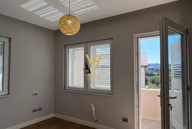 Shtepi me qera Vila Luksoze ne Tirane, 4+1, Mobilimi E mobiluar, Pagesa 1,800  Euro.