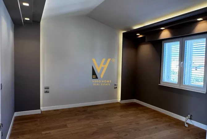 Shtepi me qera Vila Luksoze ne Tirane, 4+1, Mobilimi E mobiluar, Pagesa 1,800  Euro.