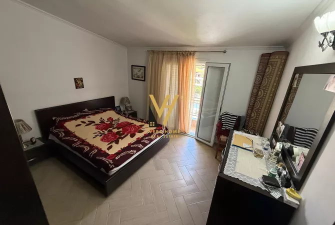 Shtepi ne shitje Vila Luksoze ne Tirane, 7+1, Mobilimi E mobiluar, Pagesa 800,000  Euro.