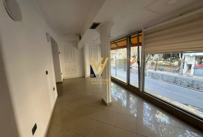 Ambiente Commerciale in Affitto 3+1 a Tirana - 100,000 Leke