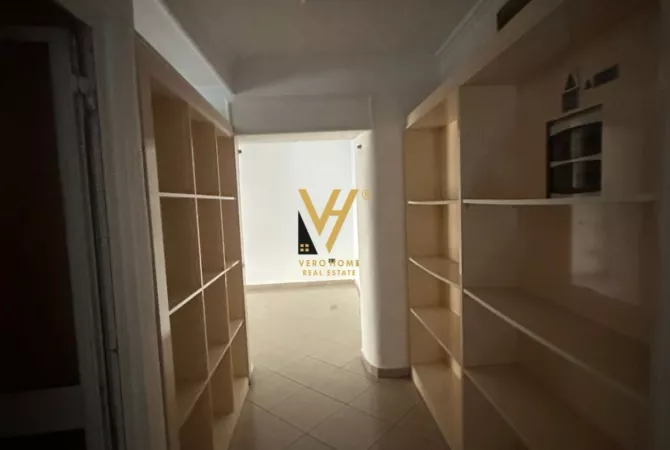 JEPET AMBIENT BIZNESI 113 M2 ME QERA RRUGA FERIT XHAJKO 100.000 LEKE