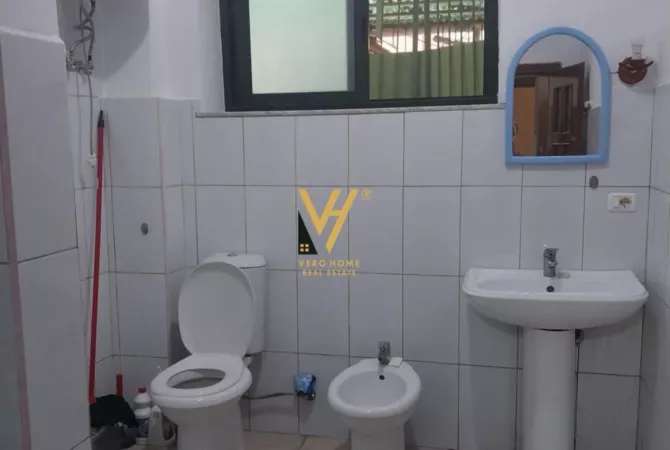 Shtepi ne shitje Apartament ne Tirane, Garsoniere, Mobilimi E mobiluar, Pagesa 7,000,000  Leke.