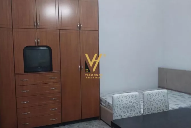 Shtepi ne shitje Apartament ne Tirane, Garsoniere, Mobilimi E mobiluar, Pagesa 7,000,000  Leke.