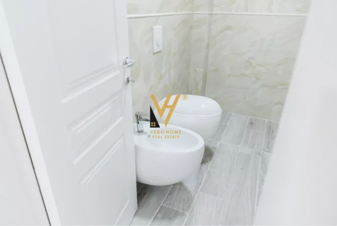 Ambient biznesi me qera 3+1 ne Tirane - 1,200 Euro