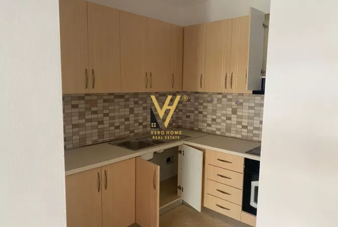 Ambient biznesi me qera 3+1 ne Tirane - 500 Euro