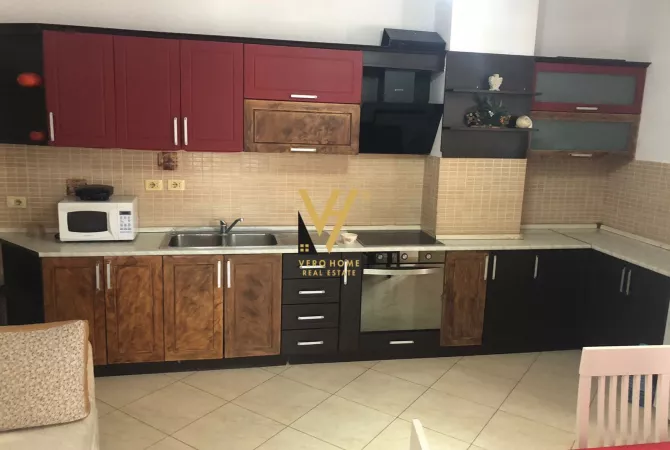 Shtepi me qera 2+1 ne Tirane - 90,000 Leke