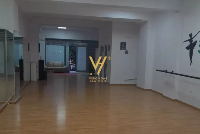 Ambient biznesi me qera 1+1 ne Tirane - 60,000 Leke
