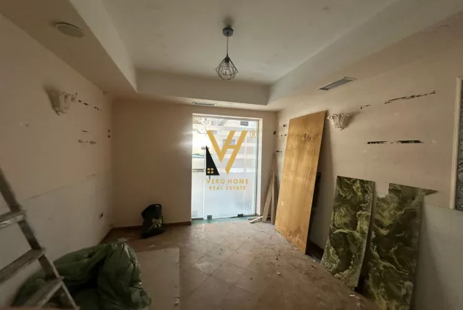 Ambiente Commerciale in Affitto 1+1 a Tirana - 1,300 Euro