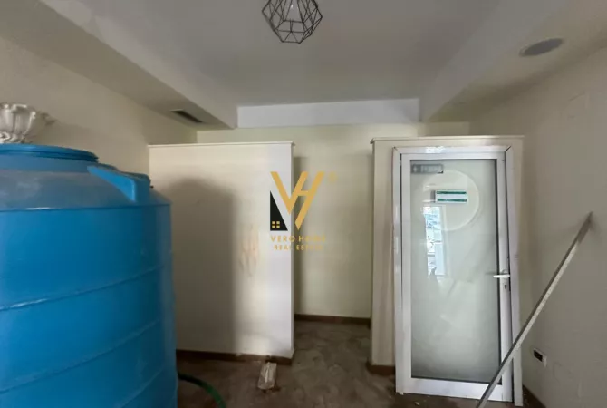 JEPET AMBIENT BIZNESI 91 M2 ME QERA TE STADIUMI DINAMO 1.300 EURO