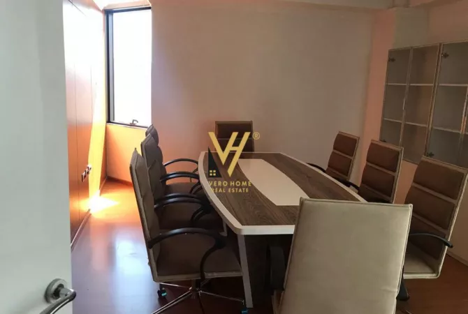 JEPET ZYRE 118 M2 ME QIRA TE KULLAT BINJAKE 2.400 EURO