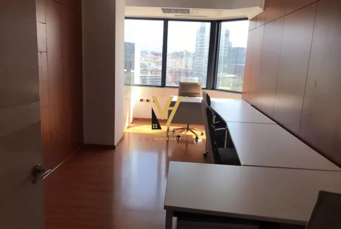 JEPET ZYRE 118 M2 ME QIRA TE KULLAT BINJAKE 2.400 EURO