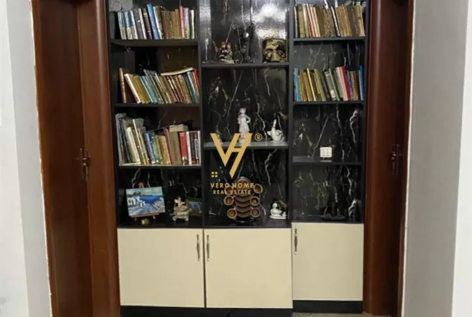 Shtepi ne shitje Apartament ne Tirane, 2+1, Mobilimi E mobiluar, Pagesa 162,000  Euro.