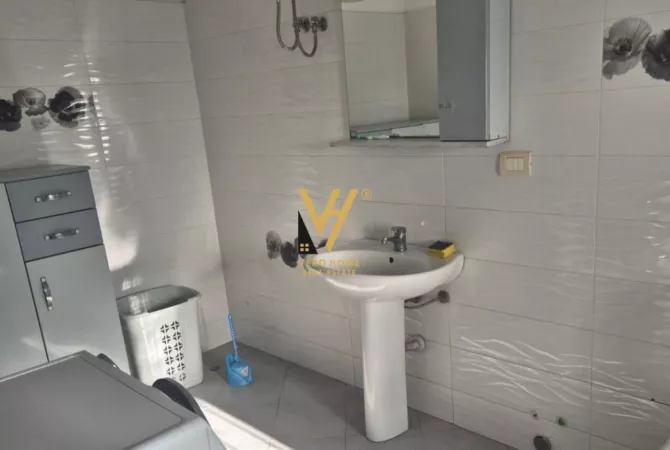 Shtepi me qera Apartament ne Tirane, 1+1, Mobilimi E mobiluar, Pagesa 450  Euro.