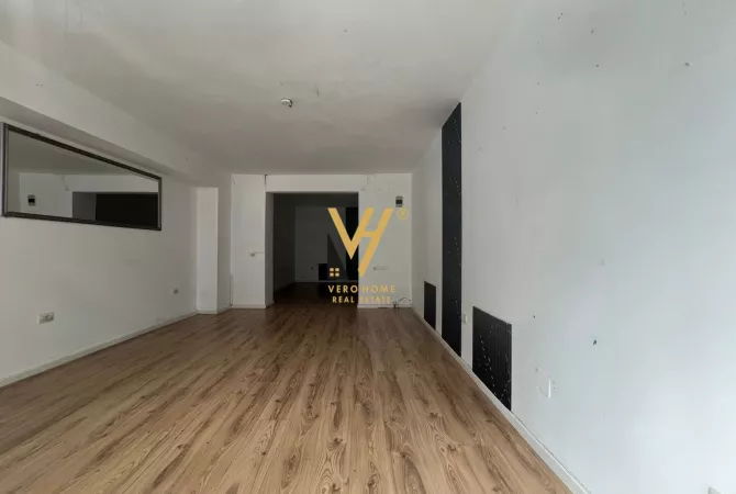 Ambiente Commerciale in Affitto 1+1 a Tirana - 700 Euro