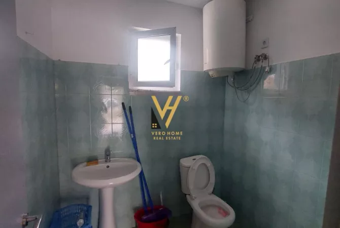 Shtepi me qera Shtepi Private ne Tirane, 1+1, Mobilimi Bosh, pa mobiluar, Pagesa 80,000  Leke.