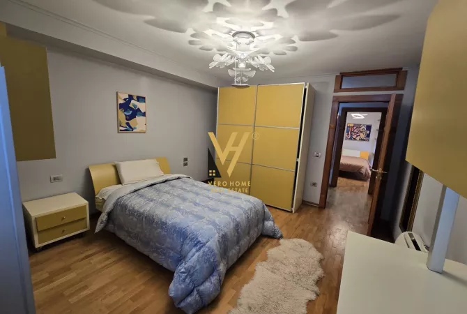 Shtepi ne shitje Apartament ne Tirane, 4+1, Mobilimi E mobiluar, Pagesa 600,000  Euro.