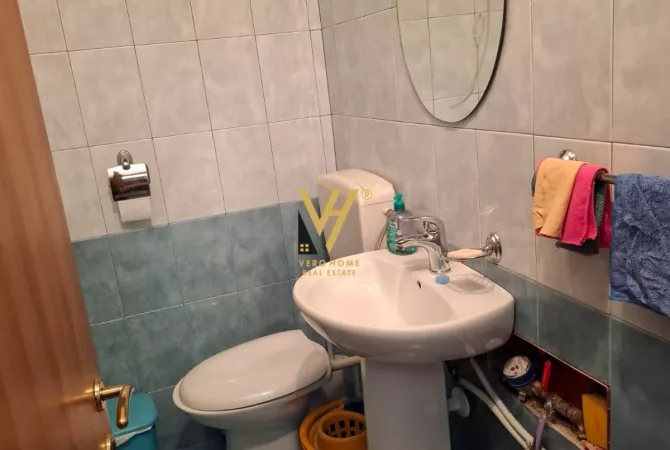 Ambient biznesi me qera 3+1 ne Tirane - 40,000 Leke