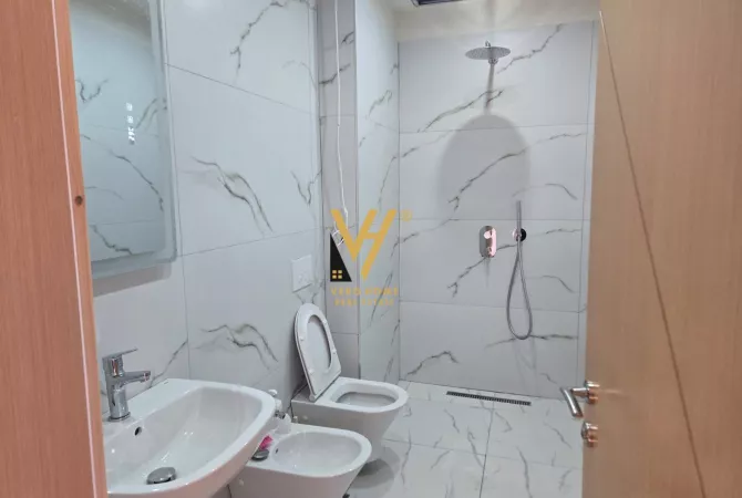 Shtepi me qera Shtepi Private ne Tirane, 5+1, Mobilimi E mobiluar, Pagesa 1,500  Euro.