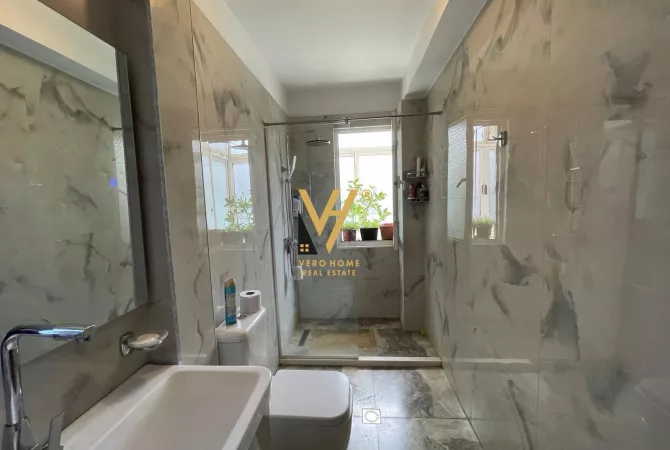 Shtepi me qera Apartament ne Tirane, 3+1, Mobilimi E mobiluar, Pagesa 1,000  Euro.