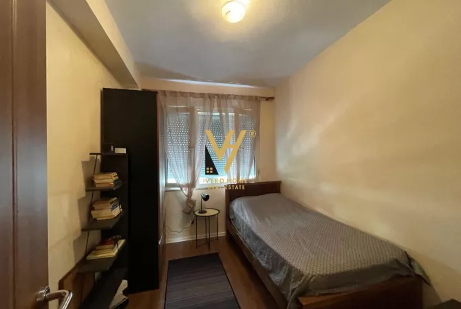 Shtepi me qera Apartament ne Tirane, 3+1, Mobilimi E mobiluar, Pagesa 1,000  Euro.