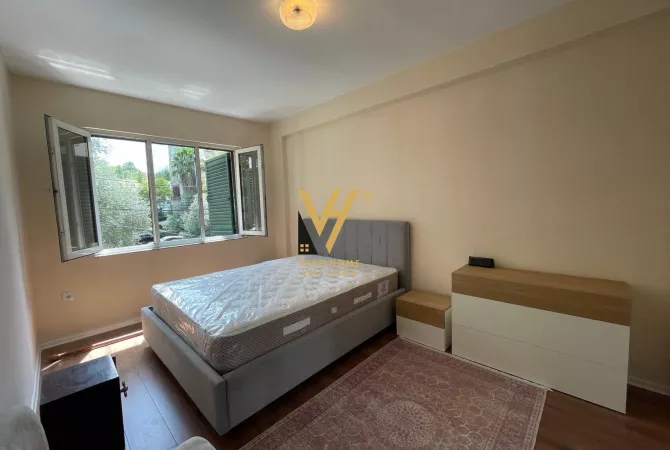 Shtepi me qera Apartament ne Tirane, 3+1, Mobilimi E mobiluar, Pagesa 1,000  Euro.