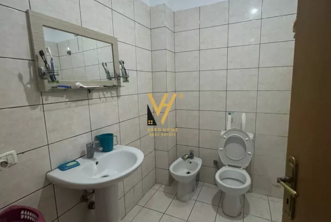 Shtepi ne shitje Apartament ne Tirane, 2+1, Mobilimi E mobiluar, Pagesa 163,000  Euro.