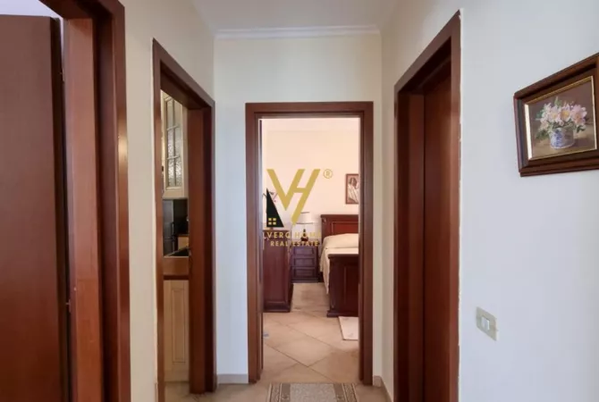 Shtepi me qera Apartament ne Tirane, 3+1, Mobilimi E mobiluar, Pagesa 1,000  Euro.