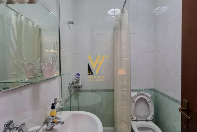 Shtepi me qera Apartament ne Tirane, 3+1, Mobilimi E mobiluar, Pagesa 1,000  Euro.