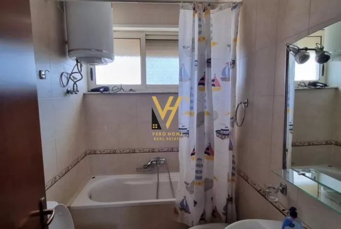 Shtepi me qera Apartament ne Tirane, 3+1, Mobilimi E mobiluar, Pagesa 1,000  Euro.