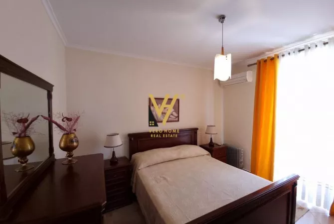 Shtepi me qera Apartament ne Tirane, 3+1, Mobilimi E mobiluar, Pagesa 1,000  Euro.