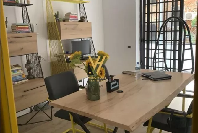 Ambient biznesi me qera 3+1 ne Tirane - 1,100 Euro