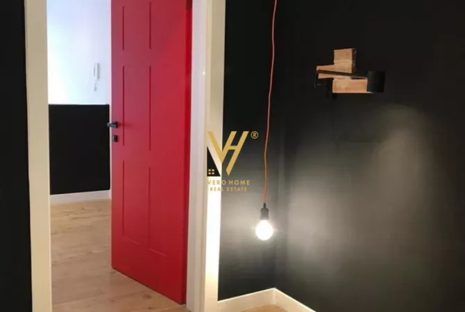 Ambient biznesi me qera 3+1 ne Tirane - 1,100 Euro