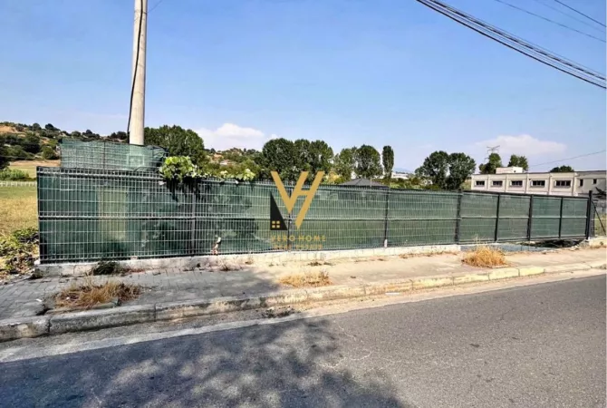 Truall ose Toke ne Tirane - 1,000 Euro
